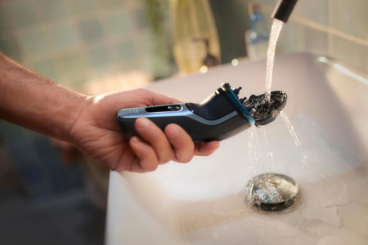 Rechargeable Wet & Dry Electric Shaver with Pop-Up Trimmer and Storage Pouch C1654