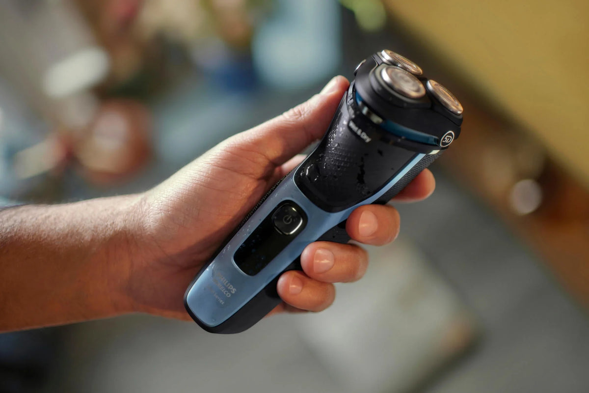 Rechargeable Wet & Dry Electric Shaver with Pop-Up Trimmer and Storage Pouch C1654