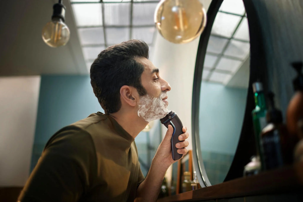 Rechargeable Wet & Dry Electric Shaver with Pop-Up Trimmer and Storage Pouch C1654