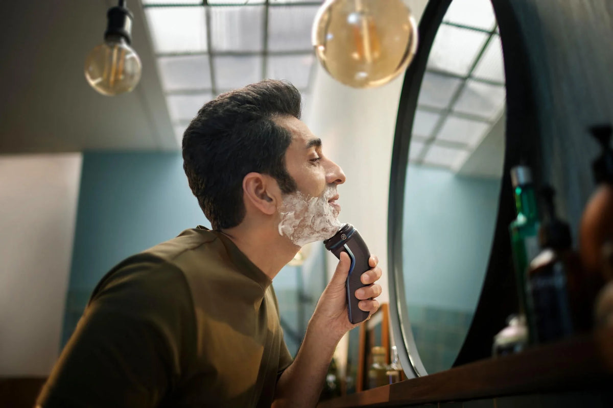Rechargeable Wet & Dry Electric Shaver with Pop-Up Trimmer and Storage Pouch C1654