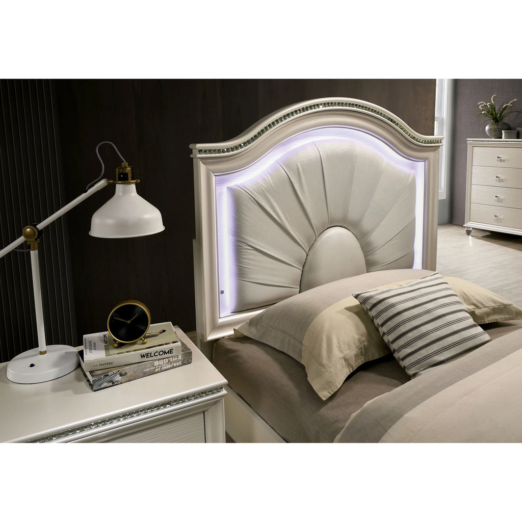 Pearl White Upholstered Panel Bed Full Z716102