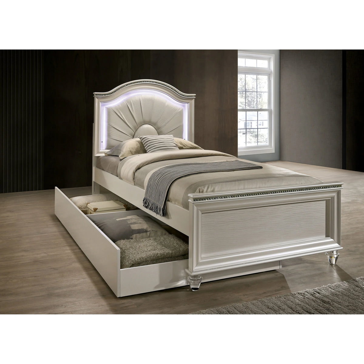 Pearl White Upholstered Panel Bed Full Z716102