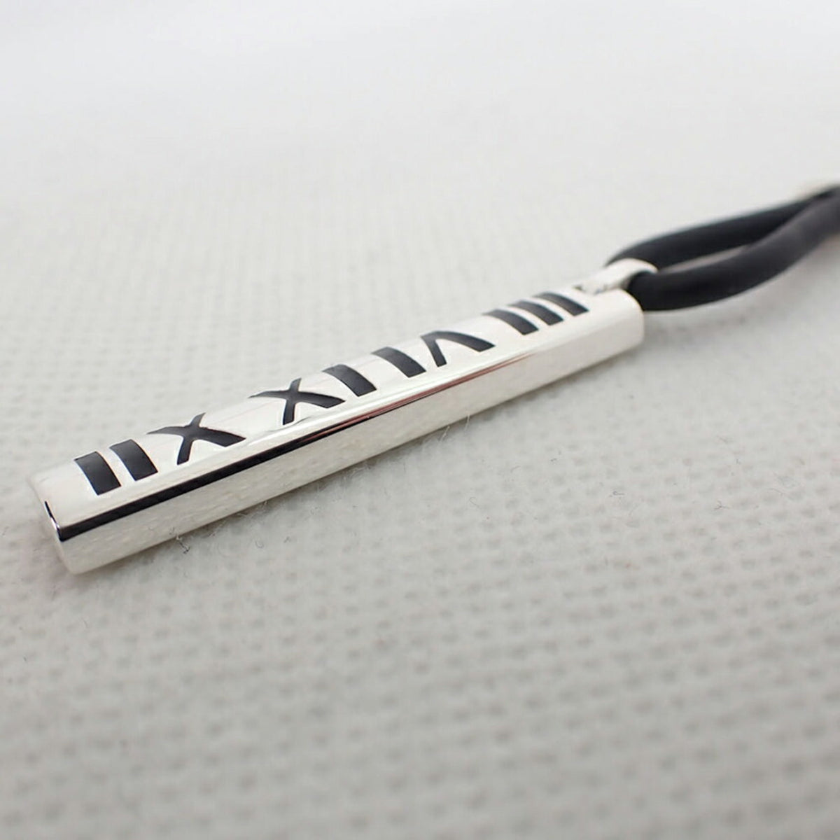 925 Rubber Atlas Bar Pendant U506411