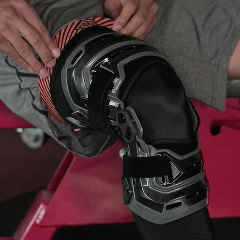 Black Left Medium Knee Brace U62056